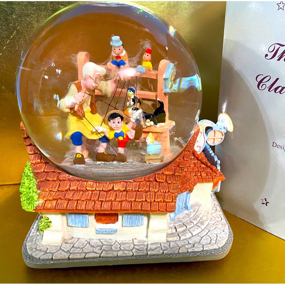 Walt Disney Exclusive 1990’s Pinocchio & Geppetto  Wind Up Musical Waterglobe